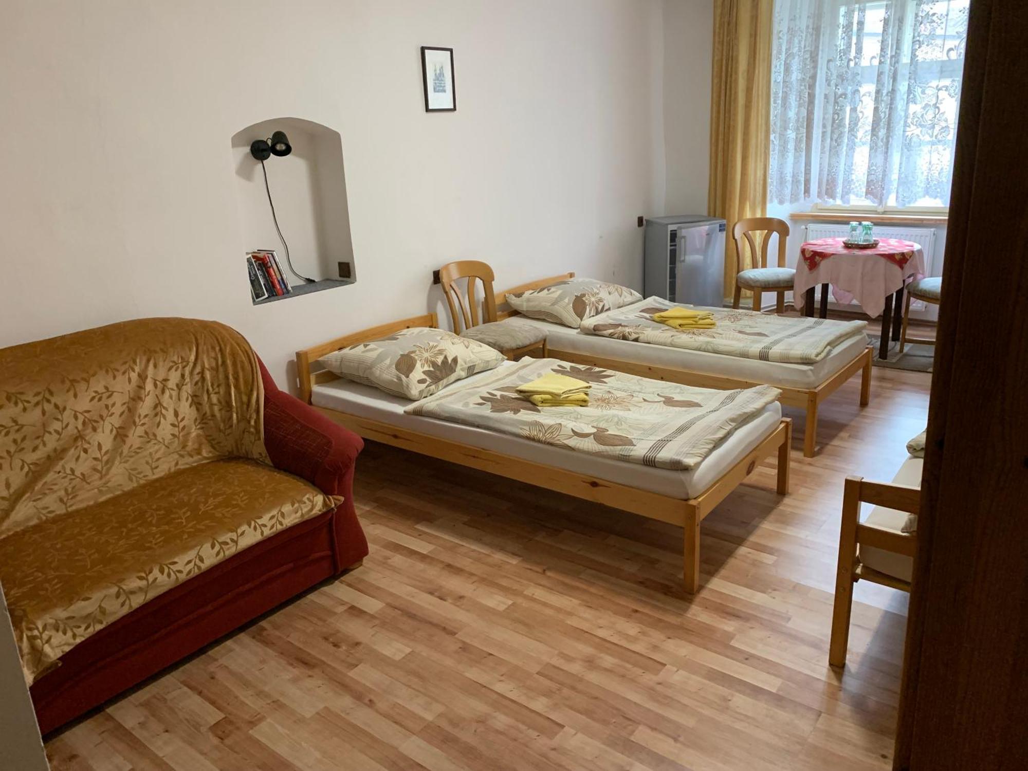 Restaurace A Penzion Podloubi Opocno Luaran gambar
