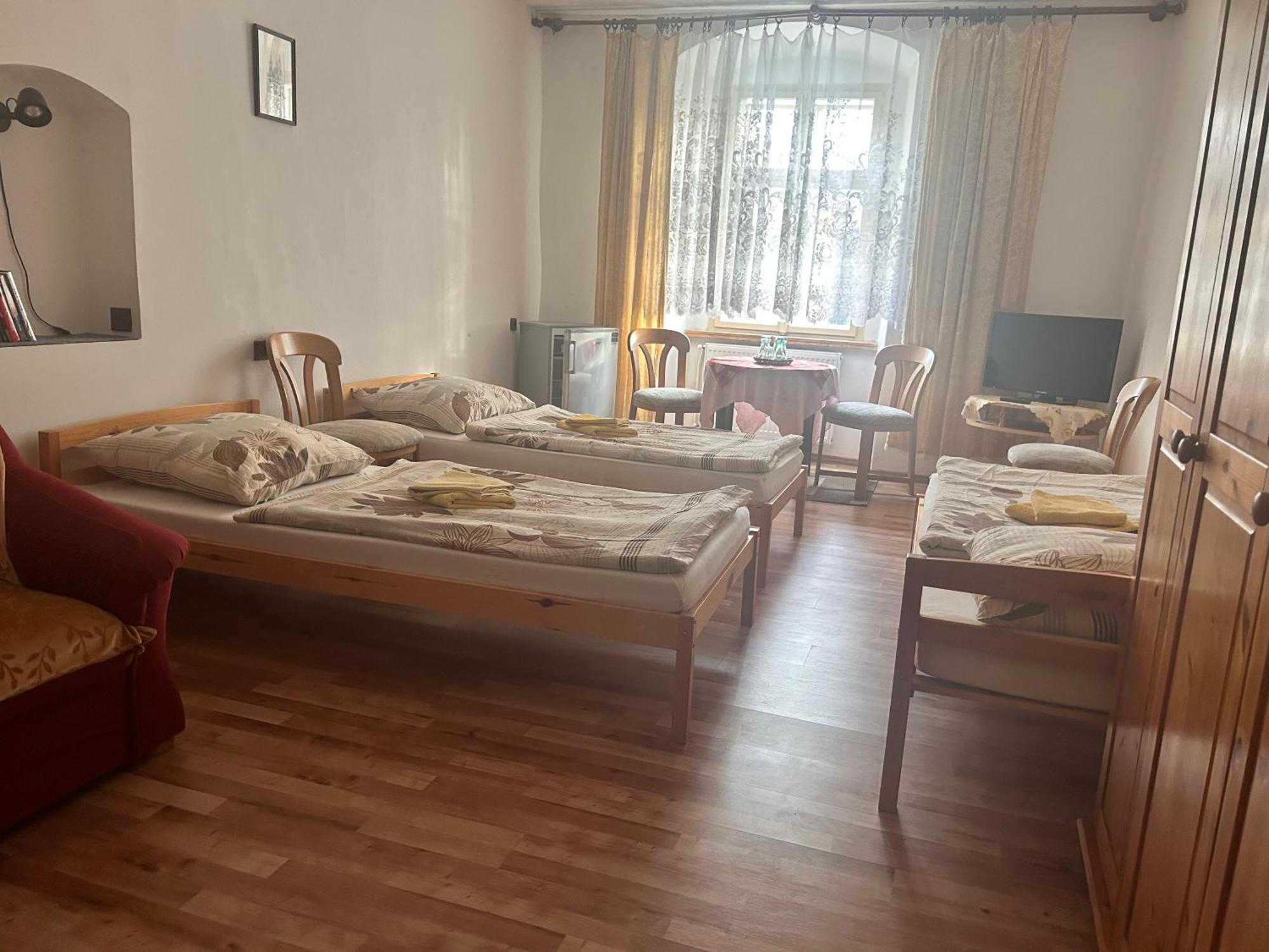 Restaurace A Penzion Podloubi Opocno Luaran gambar