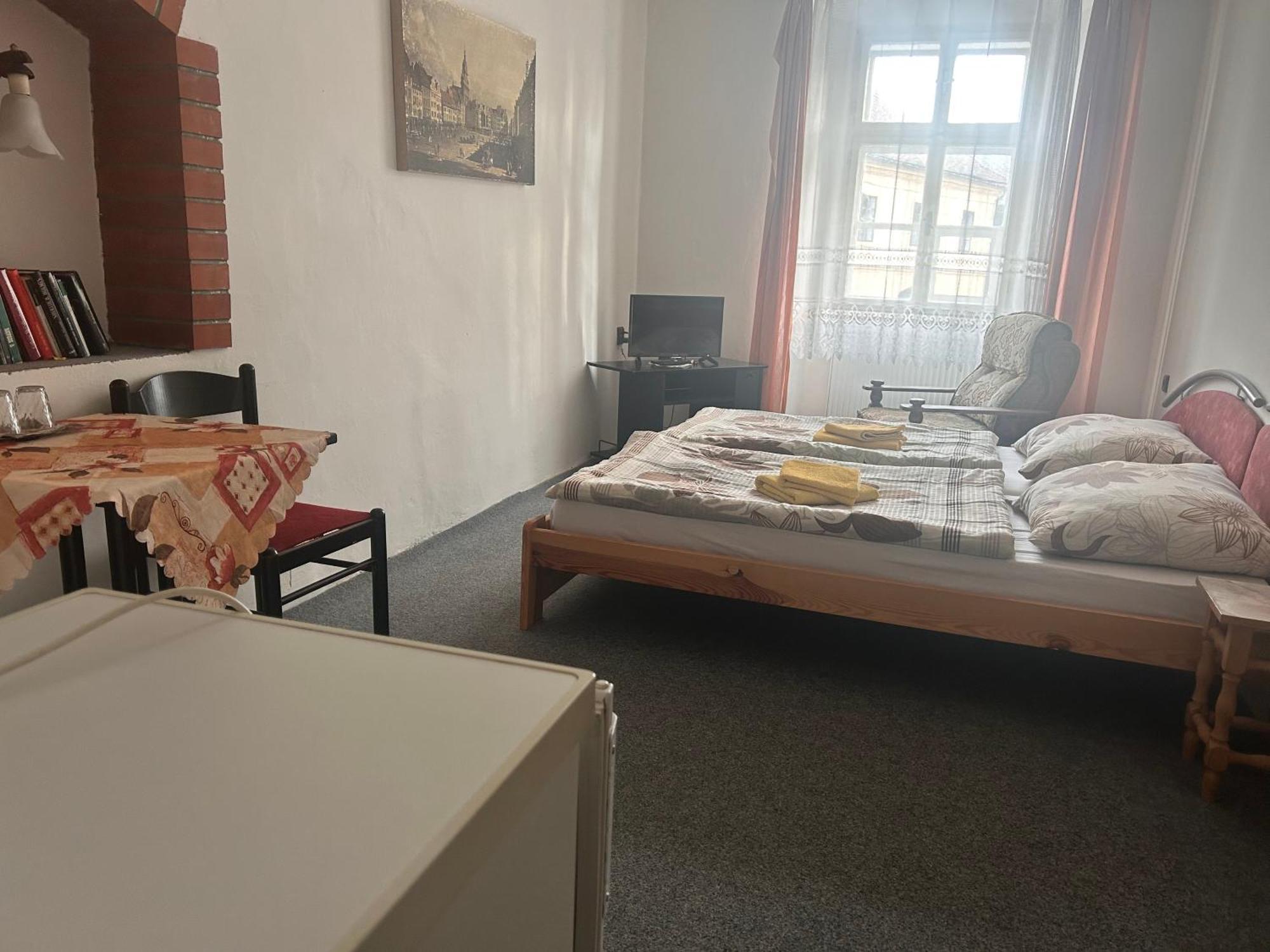 Restaurace A Penzion Podloubi Opocno Luaran gambar