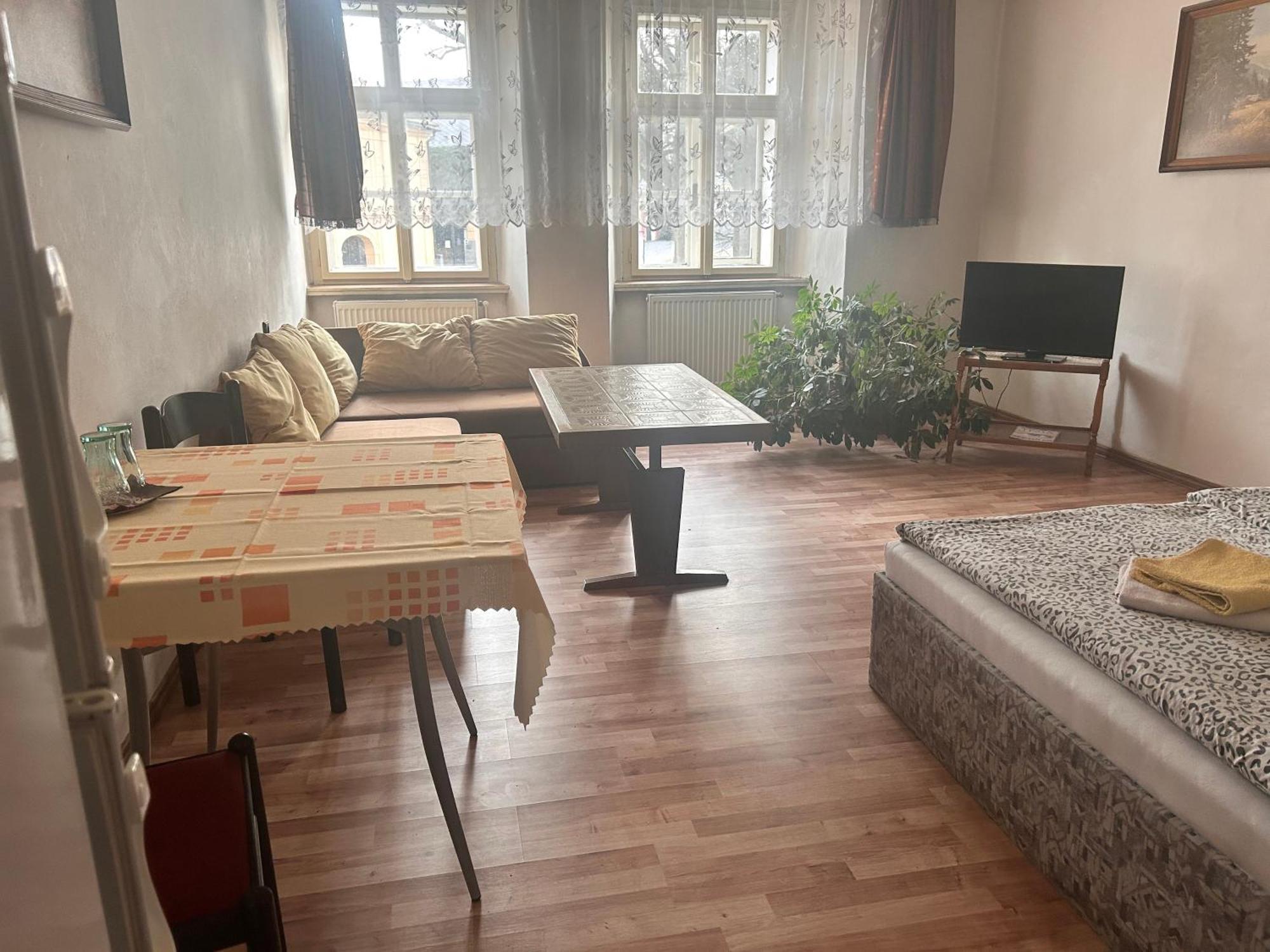 Restaurace A Penzion Podloubi Opocno Luaran gambar