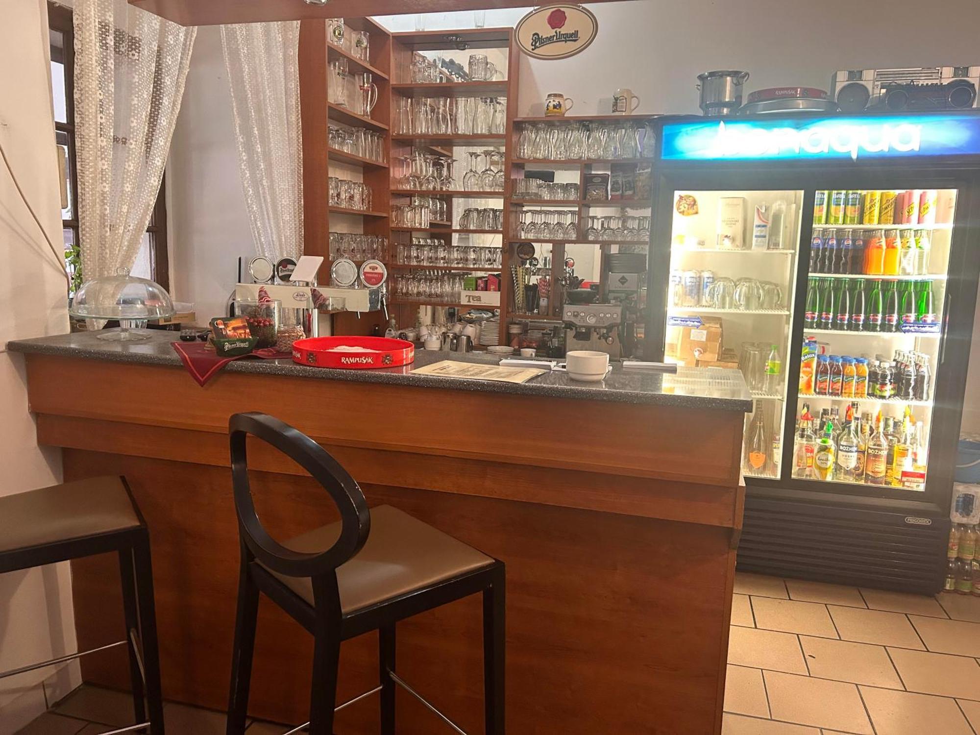 Restaurace A Penzion Podloubi Opocno Luaran gambar